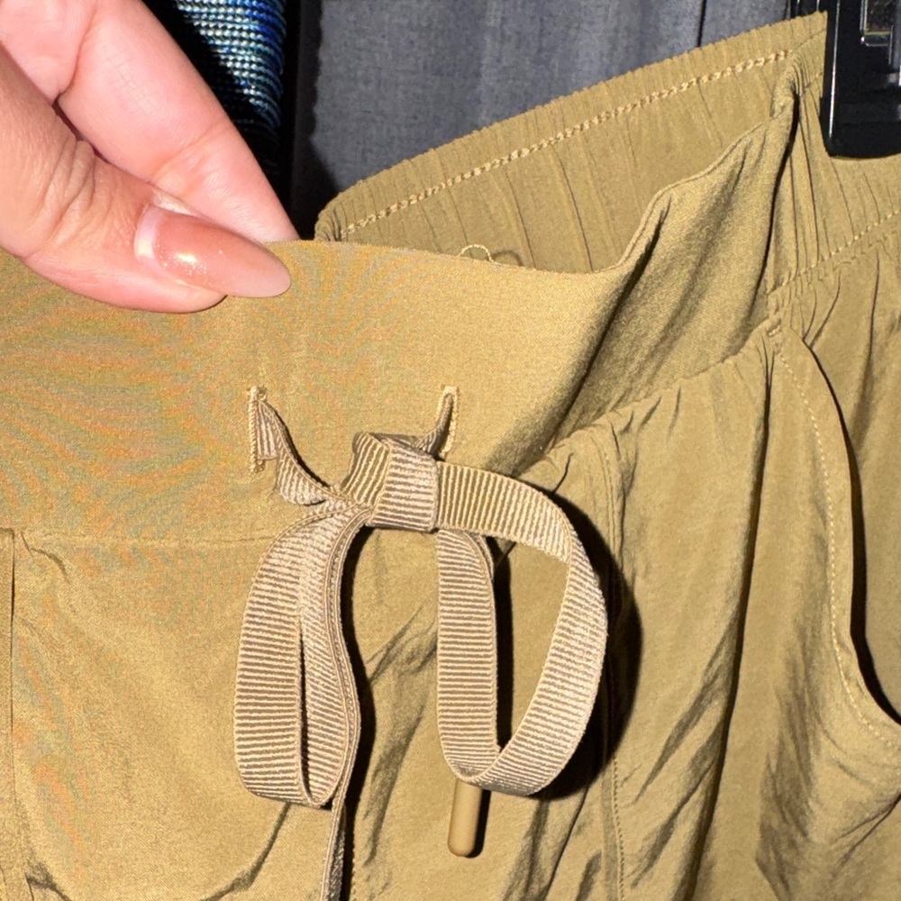 All in Motion-Women's Olive Green Woven Shorts Size Medium - Picture 7 of 12